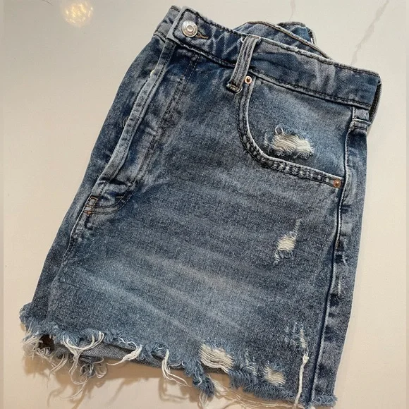 Wild Fable High-Rise Medium Wash Denim Cut-off Shorts Size 14 - Picture 3 of 5